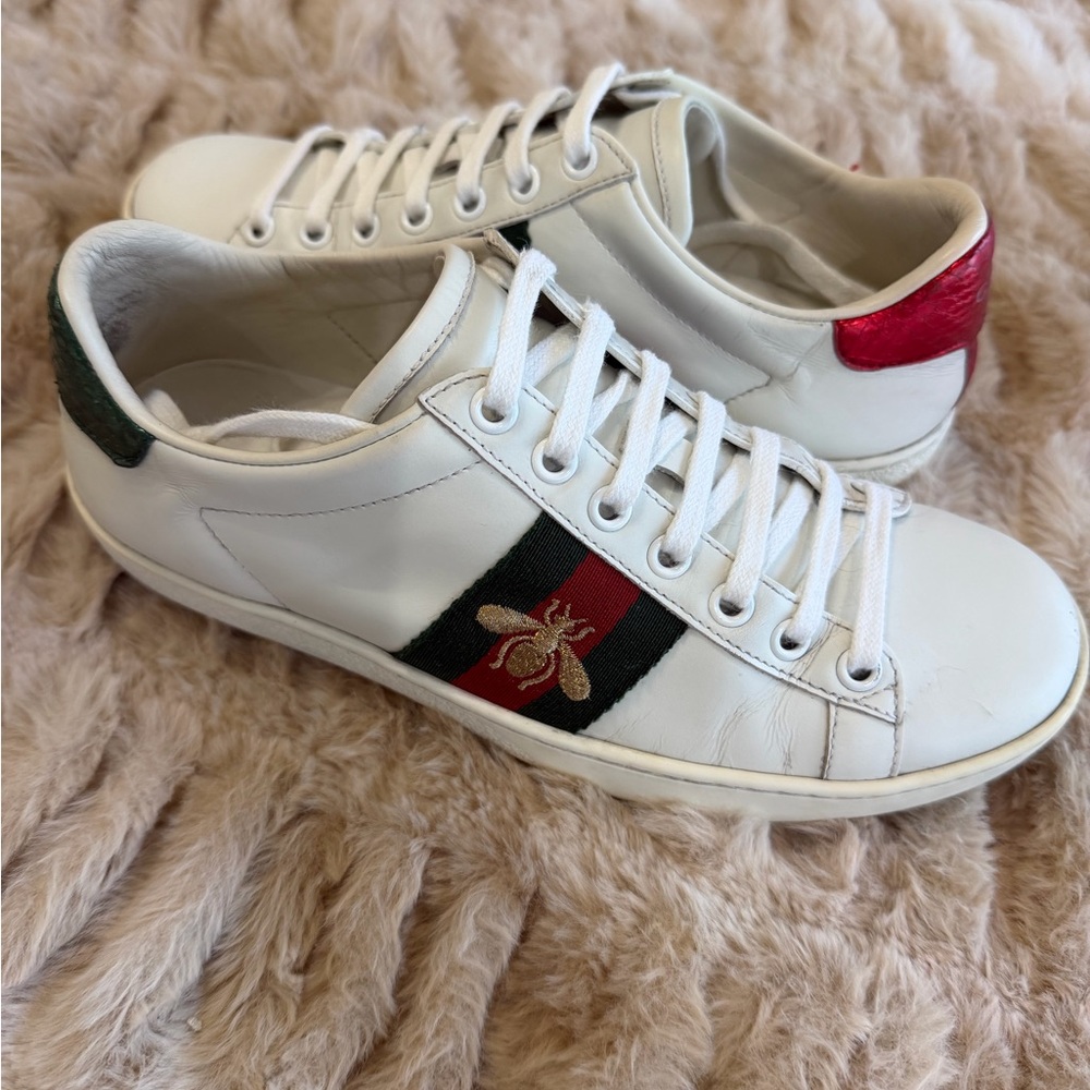 Women's Gucci Ace sneaker with bee
Size 36 US 6